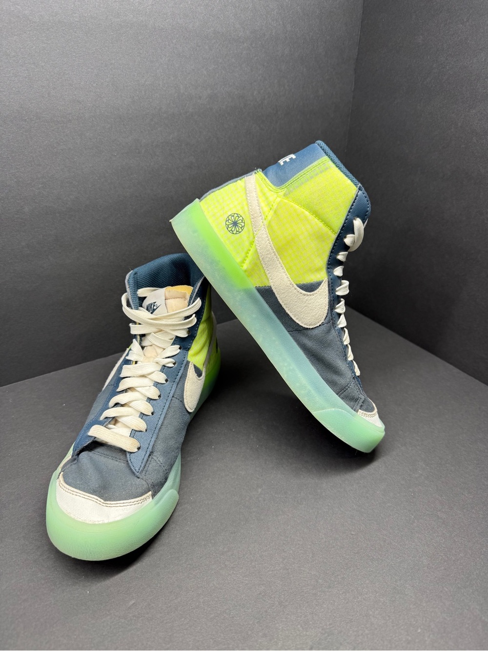 Nike Mid-Top Sneaker - Blue & Neon Yellow
